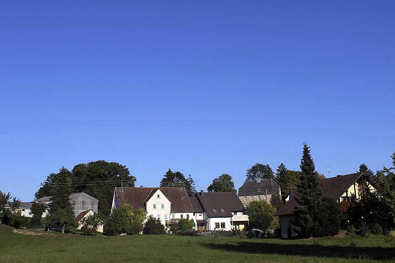 Abbildung Blick aufs Unterdorf mit altem Schulhaus in Westernbach