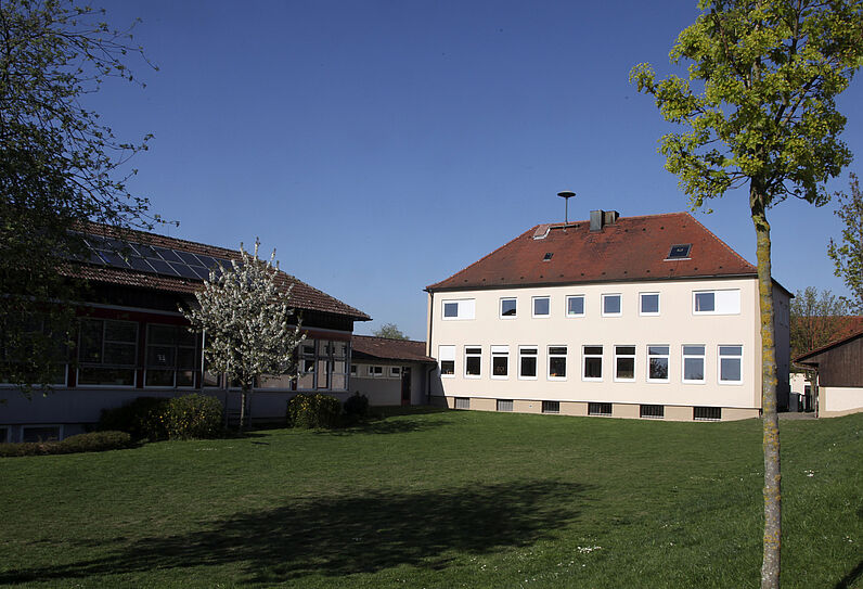 Abbildung Rückseite Schulhaus Zweiflingen
